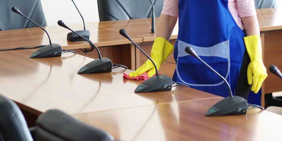 upratovanie zasadacej miestnosti